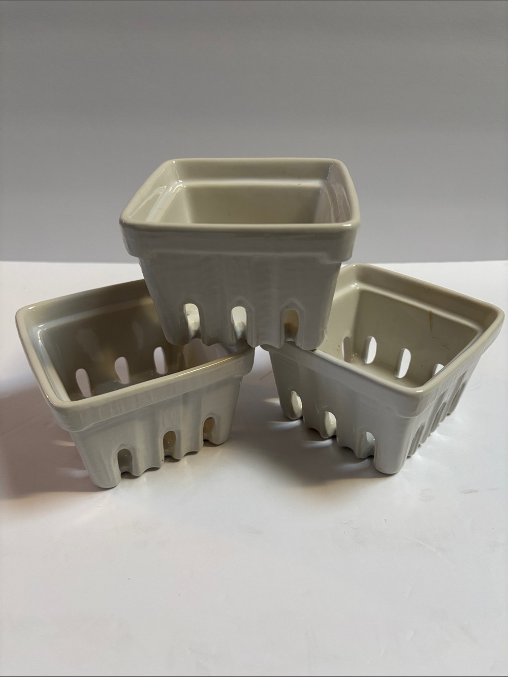 Ceramic Berry Baskets in Cream - Set of 3